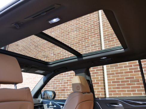 Used 2023 Cadillac Escalade ESV Premium Luxury image 12