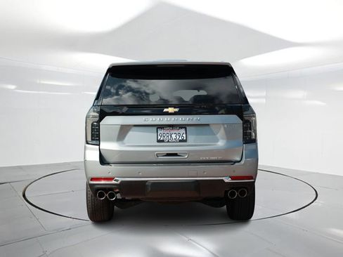 Used 2025 Chevrolet Suburban Premier image 3