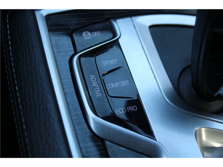 Used 2019 BMW 740i w/ M Sport Package RWD image 30