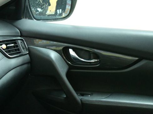 Used 2018 Nissan Rogue SV image 10