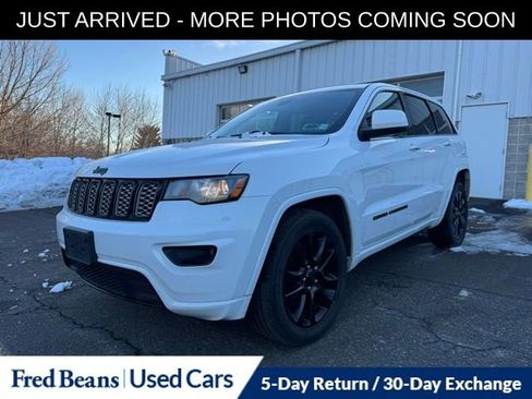 Used 2020 Jeep Grand Cherokee Altitude image 3