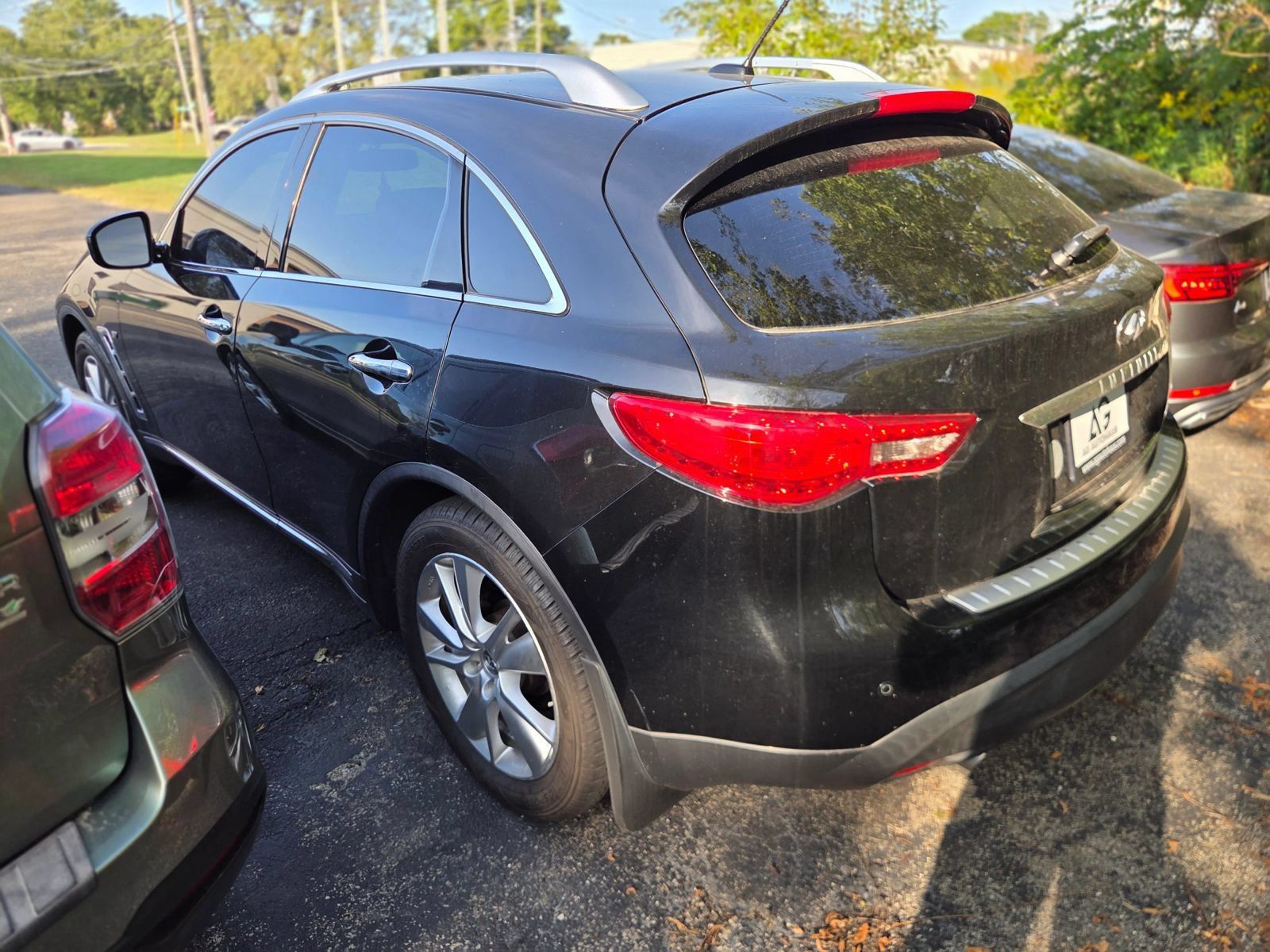 Used 2014 INFINITI QX70 AWD w/ Premium Package image 2