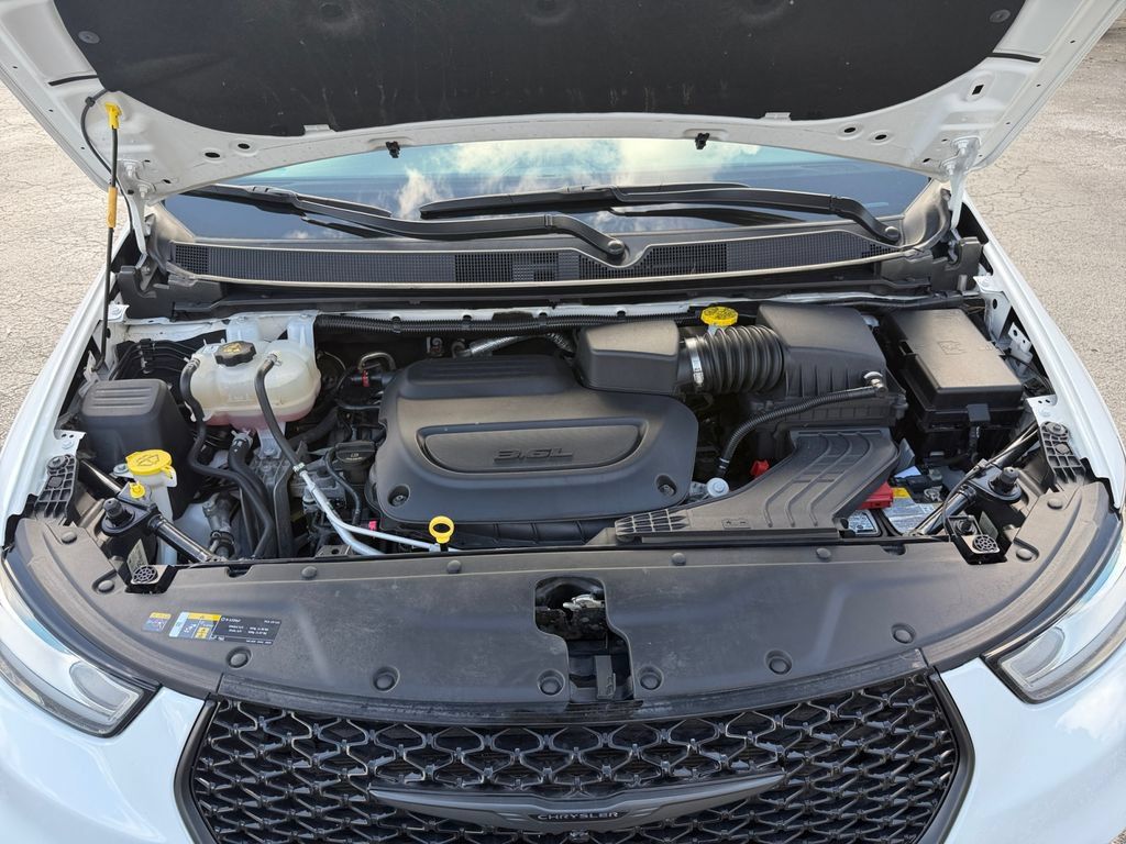 Used 2025 Chrysler Pacifica Limited FWD image 20