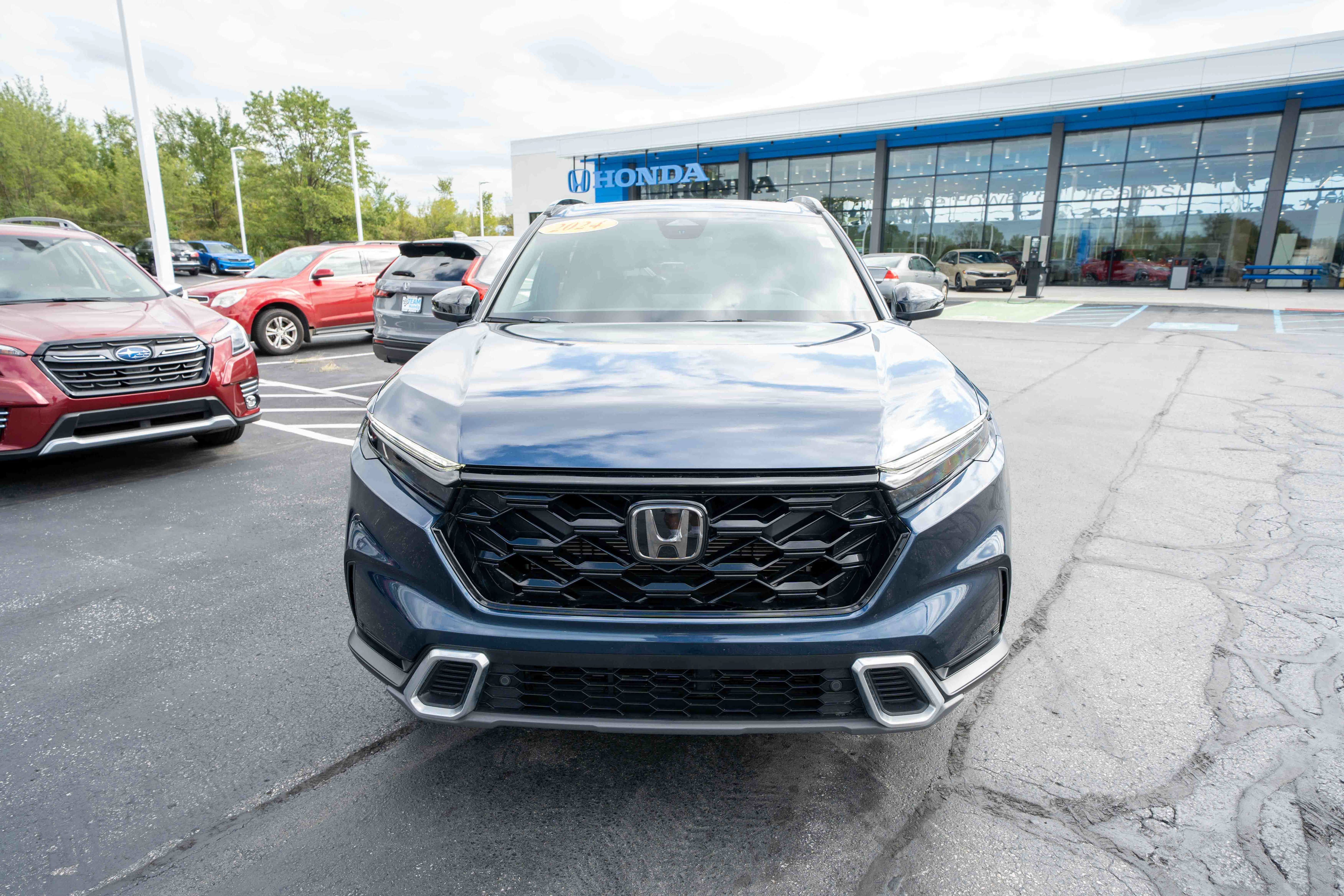 Used 2024 Honda CR-V Sport Touring image 2