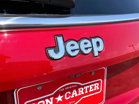 Used 2025 Jeep Compass Latitude image 27