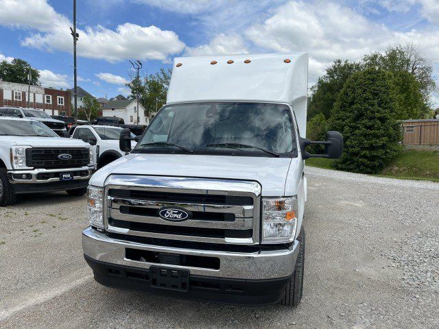 New 2027 Ford E-350 and Econoline 350 Super Duty w/ Power Equipment Group RWD image 2