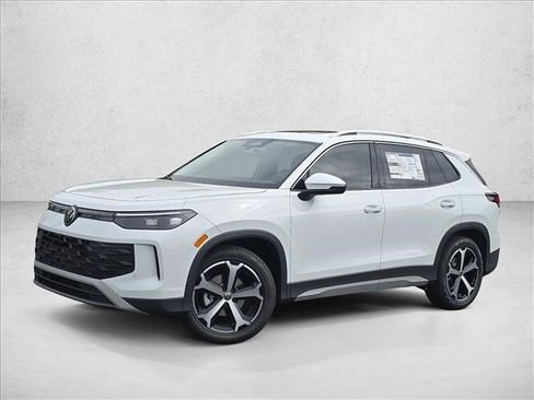 New 2026 Volkswagen Tiguan SE FWD image 1