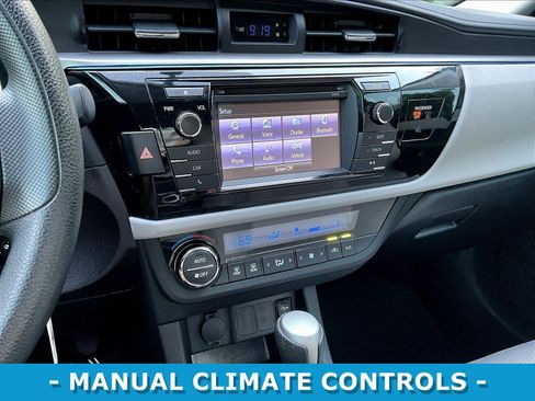 Used 2015 Toyota Corolla LE FWD image 9