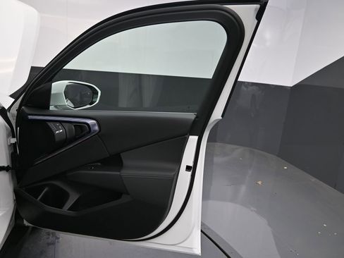 Used 2025 BMW X3 xDrive30i w/ Convenience Package image 18