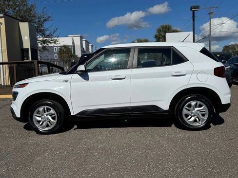 Used 2023 Hyundai Venue SE FWD image 8