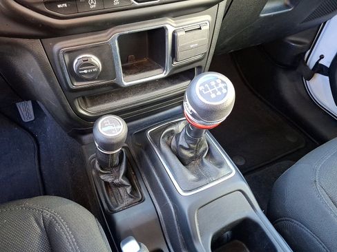 Used 2023 Jeep Wrangler Sport image 16