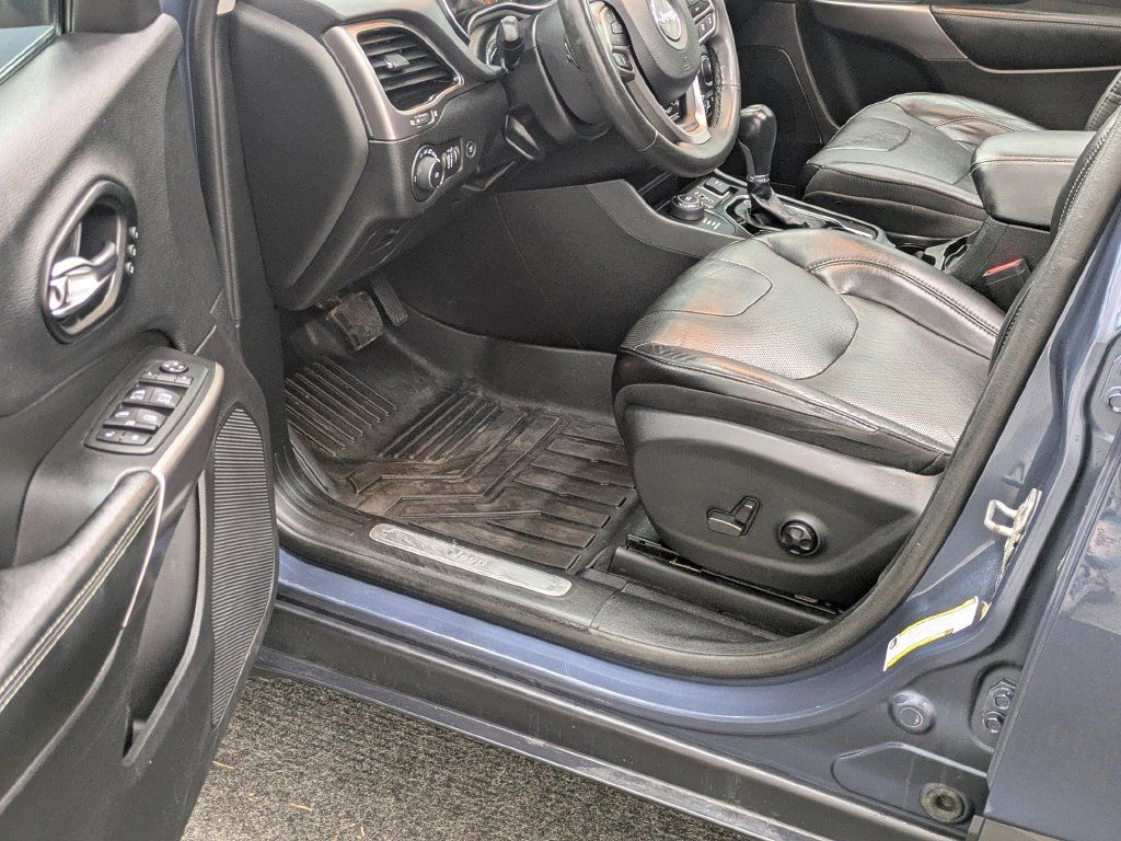 Used 2021 Jeep Cherokee Limited AWD/4WD image 35