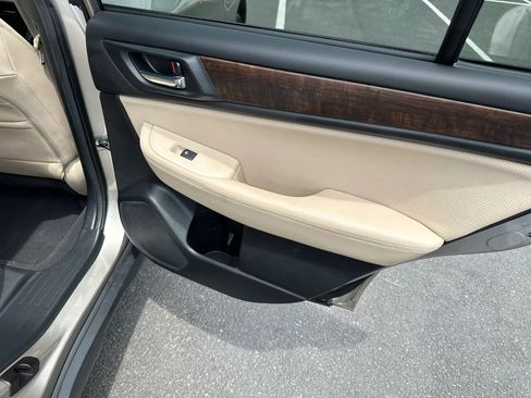 Used 2016 Subaru Outback 2.5i Limited AWD/4WD image 12