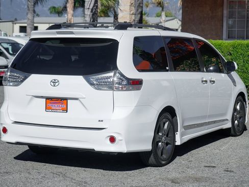 Used 2016 Toyota Sienna SE image 13