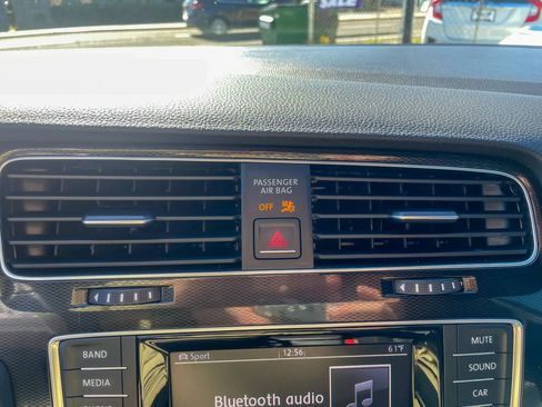 Used 2015 Volkswagen GTI SE image 24