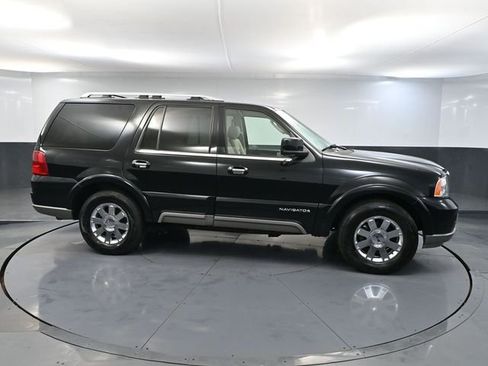 Used 2003 Lincoln Navigator Luxury image 3