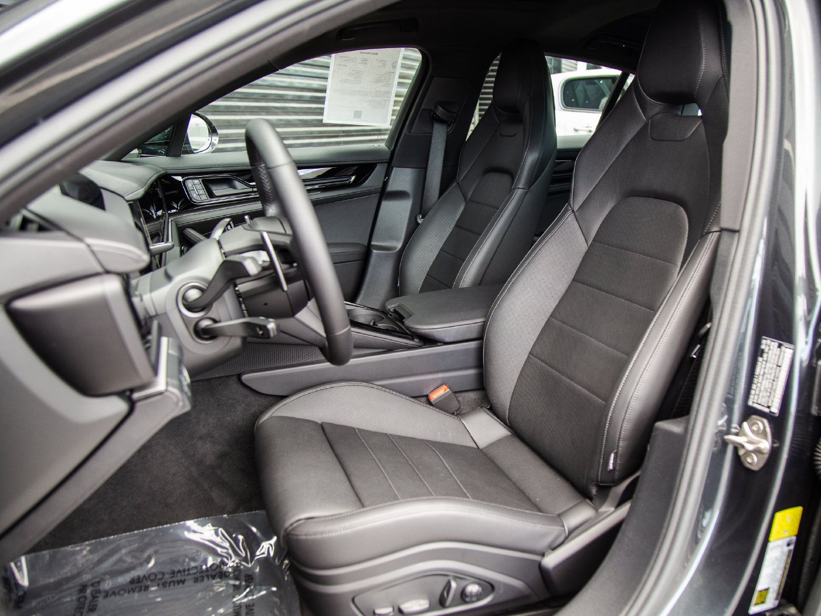 Certified 2025 Porsche Panamera RWD image 5