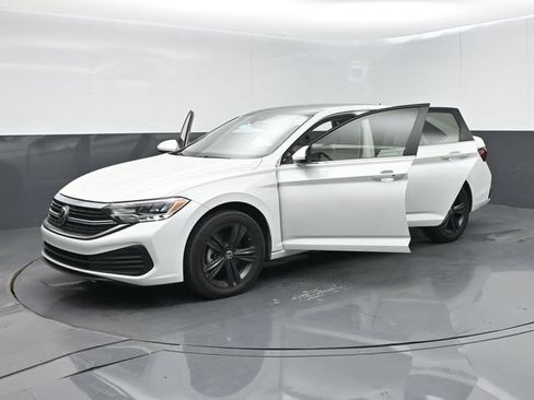 Used 2024 Volkswagen Jetta SE FWD image 61