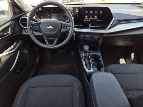 Used 2025 Chevrolet Trax LS w/ LS Convenience Package FWD image 13