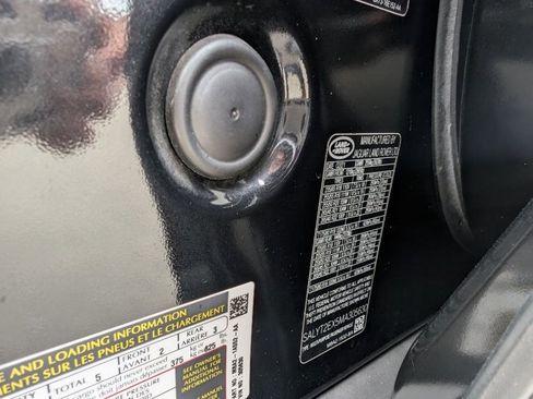 Used 2021 Land Rover Range Rover Velar R-Dynamic S image 22