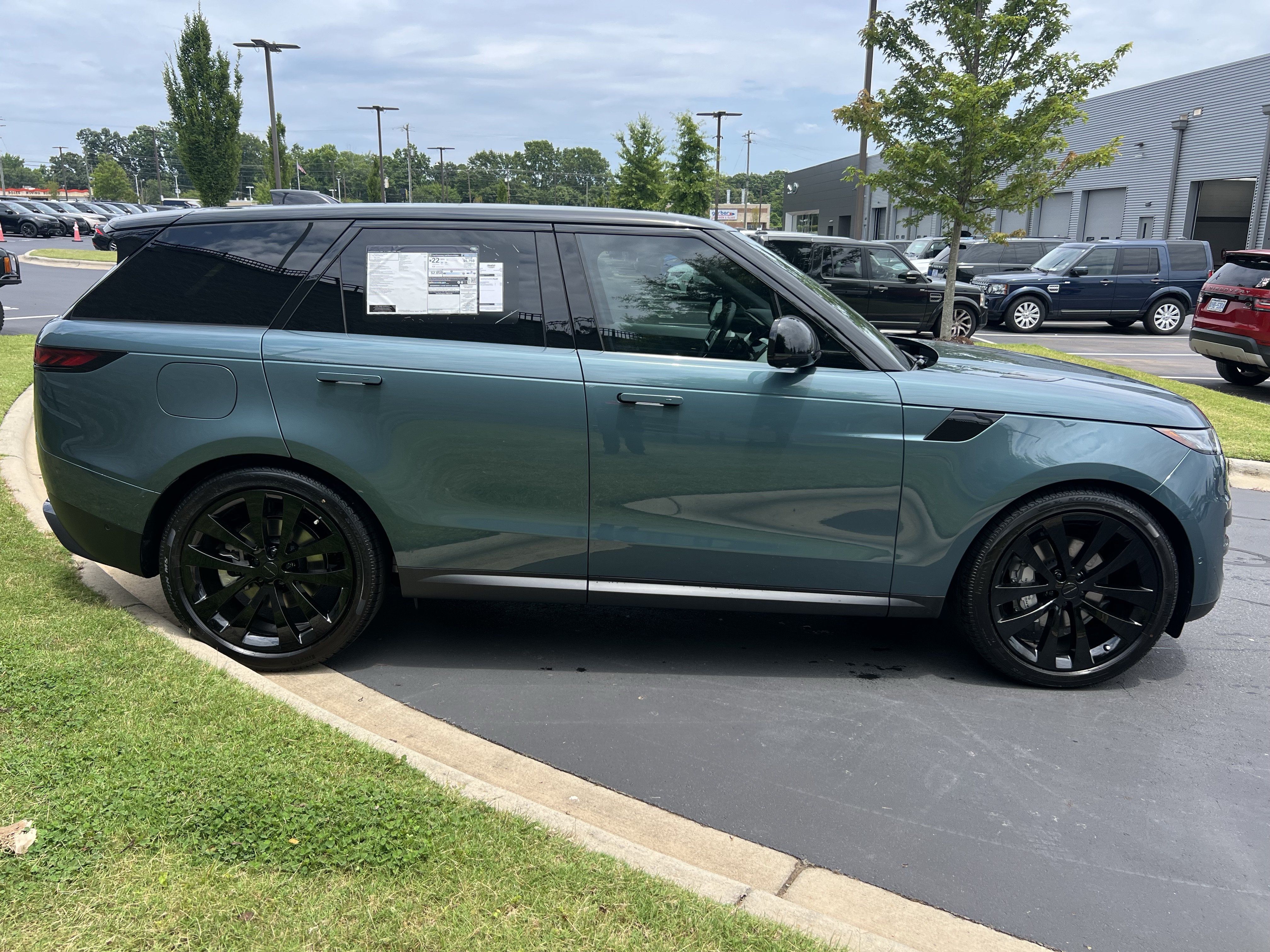 New 2026 Land Rover Range Rover Sport SE AWD/4WD image 8