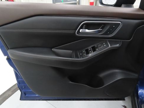 Used 2021 Nissan Rogue Platinum FWD image 10