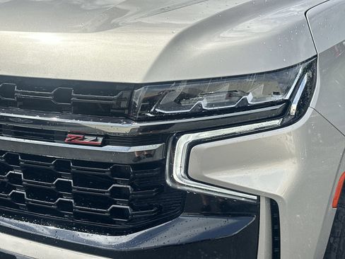 Used 2022 Chevrolet Tahoe Z71 w/ Luxury Package AWD/4WD image 11