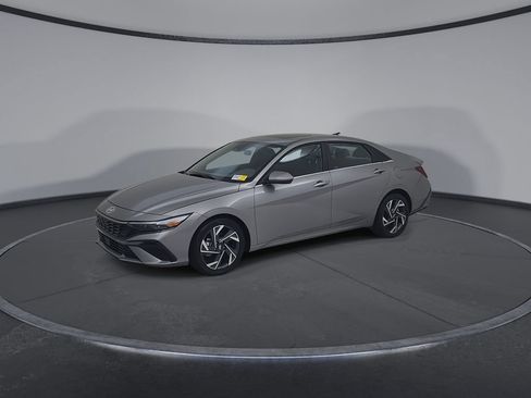 Used 2025 Hyundai Elantra SEL FWD image 8