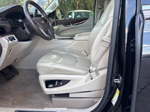Used 2017 Cadillac Escalade ESV Premium Luxury image 8