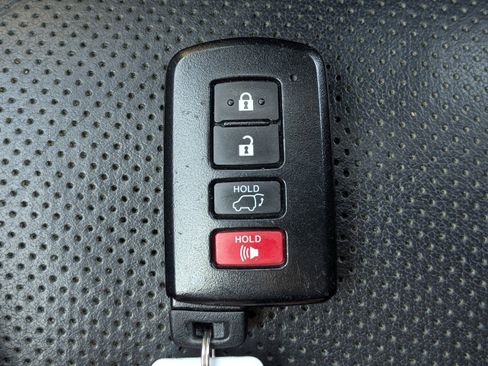 Used 2018 Toyota Highlander Limited Platinum image 37