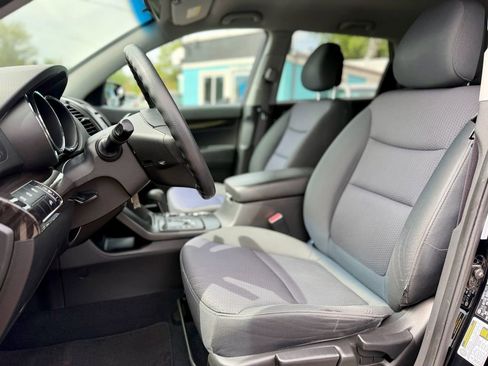 Used 2012 Kia Sorento FWD w/ Third Row Pkg image 18