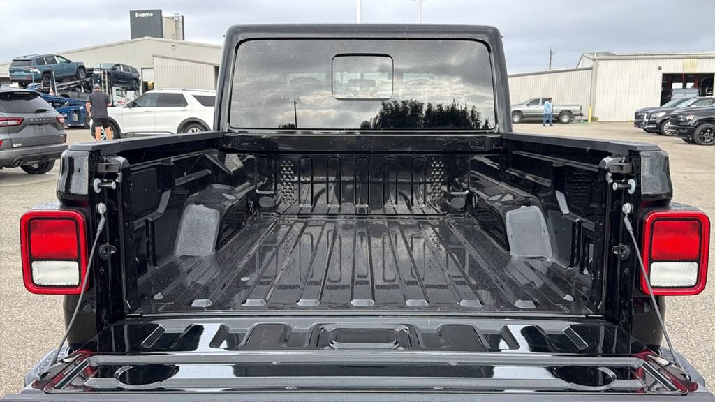 Used 2025 Jeep Gladiator Sport AWD/4WD image 28