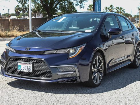 Used 2020 Toyota Corolla SE w/ SE Premium Package image 3