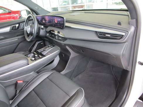 Used 2025 Buick Enclave Preferred FWD image 35