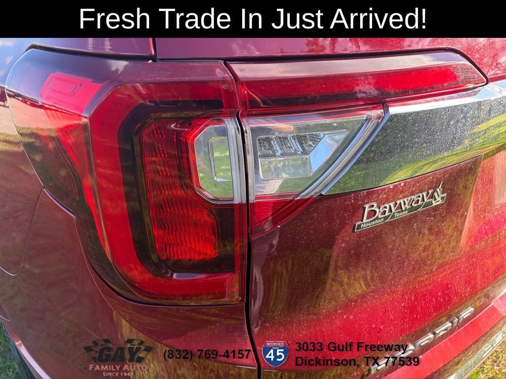 Used 2020 GMC Acadia Denali w/ Technology Package FWD image 11