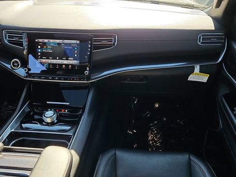 Used 2024 Jeep Wagoneer L 2WD w/ Premium Group I image 10