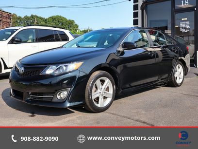 Used 2014 Toyota Camry SE w/ Moonroof Package
