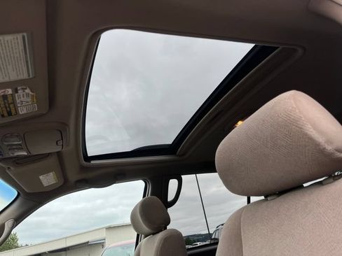 Used 2002 Toyota Sequoia SR5 AWD/4WD image 27