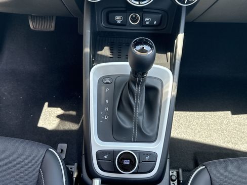 New 2025 Hyundai Venue Limited image 20