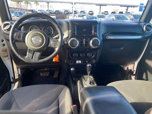 Used 2016 Jeep Wrangler Unlimited Sahara w/ Connectivity Group image 30