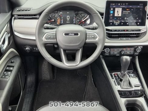 Used 2025 Jeep Compass Limited AWD/4WD image 11