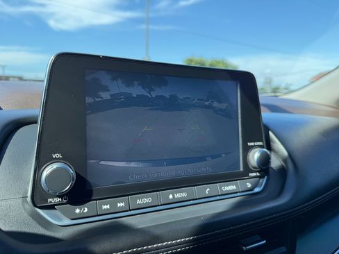 Used 2023 Nissan Rogue SV FWD image 32