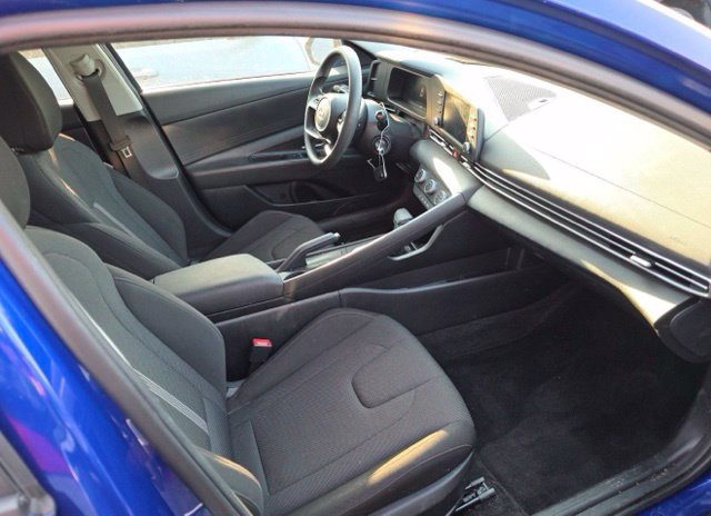 Certified 2026 Hyundai Elantra SE FWD image 10