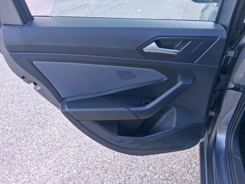 Used 2025 Volkswagen Jetta SE FWD image 15