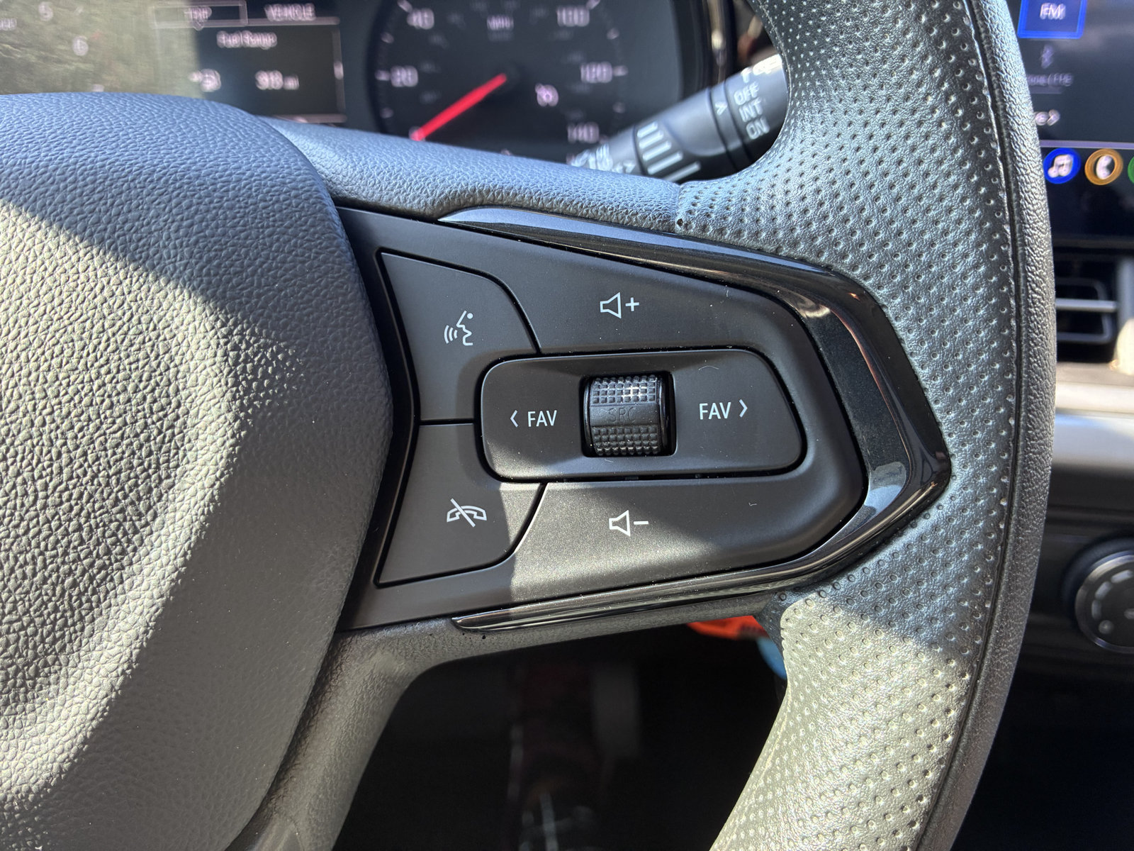 Used 2026 Chevrolet Trax LS FWD image 30