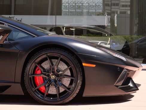 Used 2015 Lamborghini Aventador LP 700-4 image 9