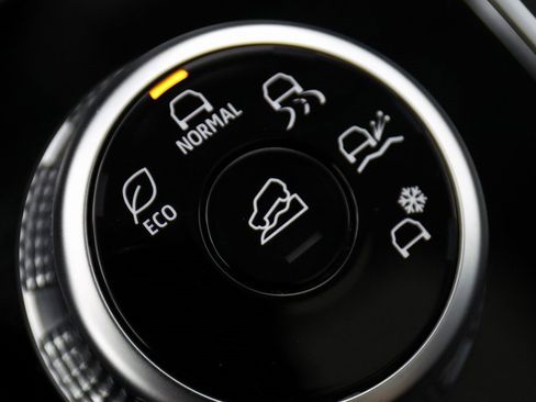 Used 2024 Mitsubishi Outlander SE image 28