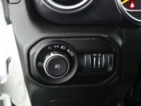 Used 2022 Jeep Wrangler Unlimited Sahara AWD/4WD image 30