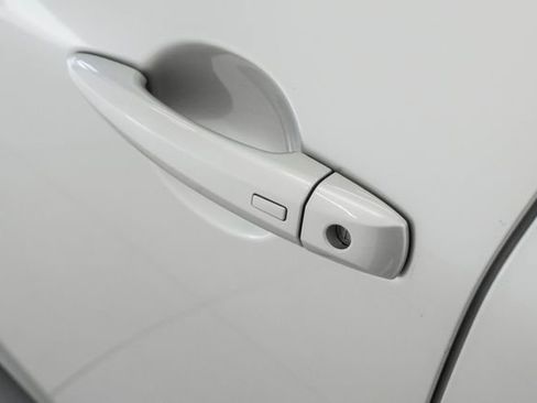 Used 2025 Nissan Rogue SV w/ SV Premium Package image 8