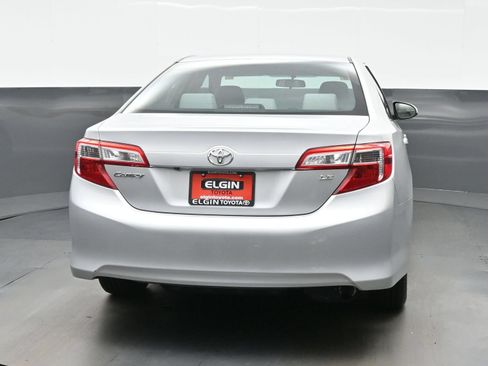 Used 2014 Toyota Camry LE FWD image 5